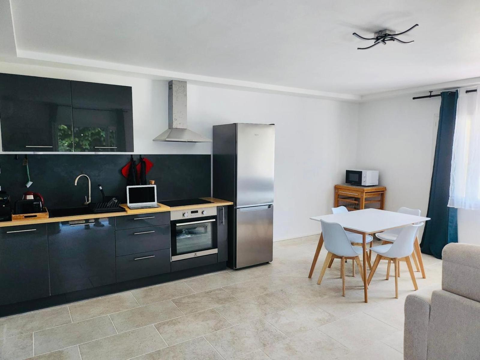 Appartement Paisible Pour 4 Personnes มงต์เปอลิเยร์ ภายนอก รูปภาพ
